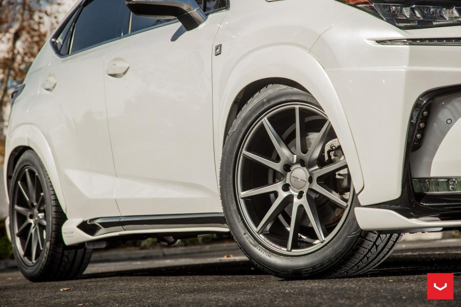 Детали экстерьера Lexus NX on Vossen Wheels (VFS1) 2017 года  (фото 2 из 29)